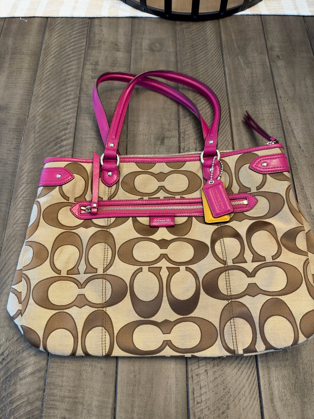 NWOT DSY OTL SIG EM TOTE